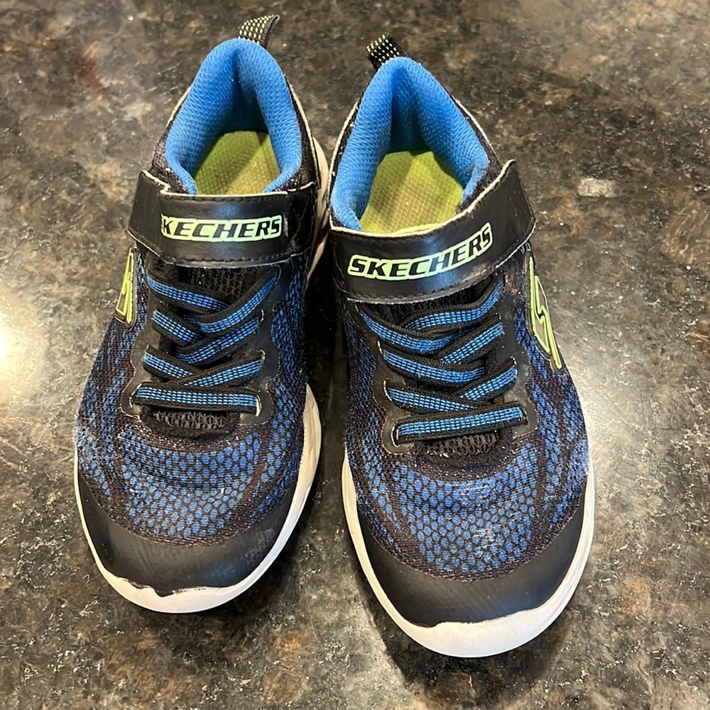 Size 12 Skechers sneakers